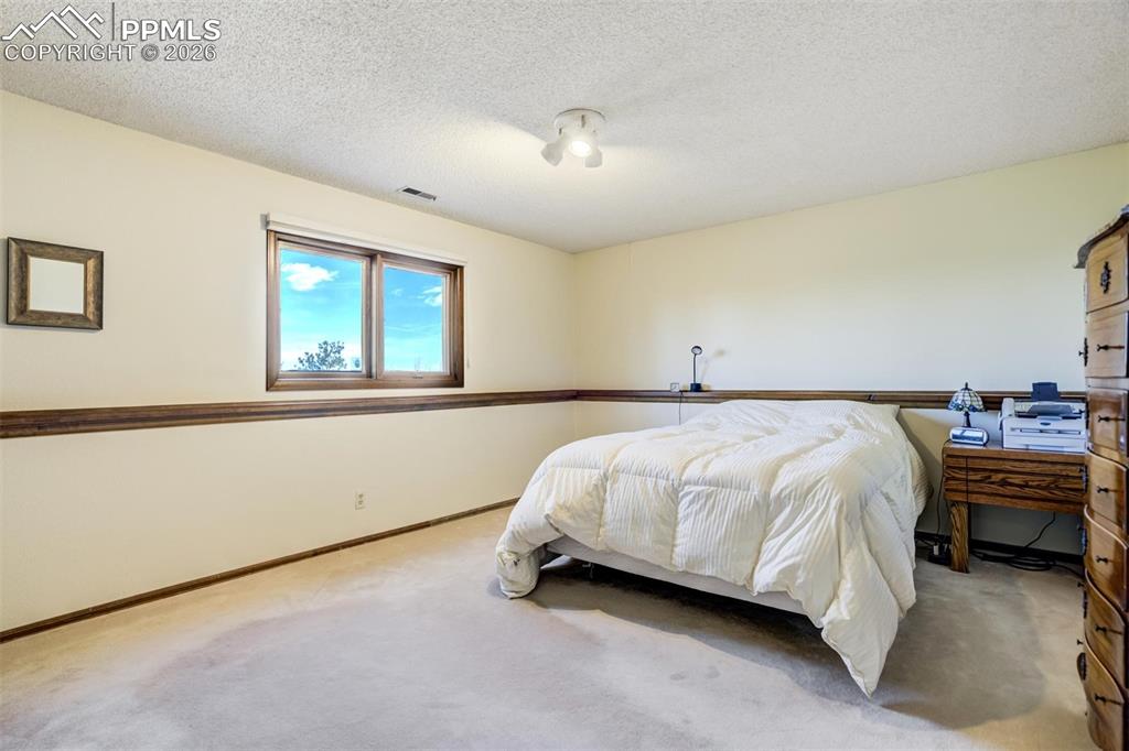 Image 34 of 45: Bedroom