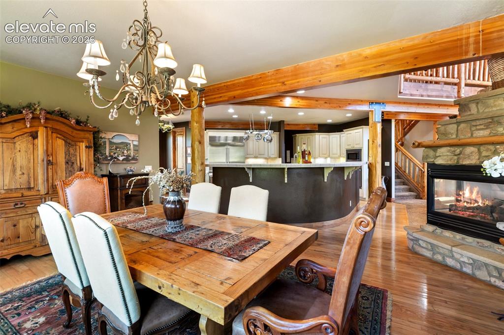 Image 19 of 50: Dining Area