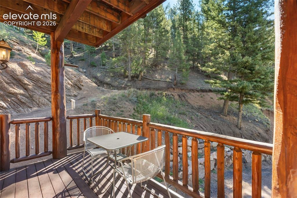 Image 8 of 50: Deck