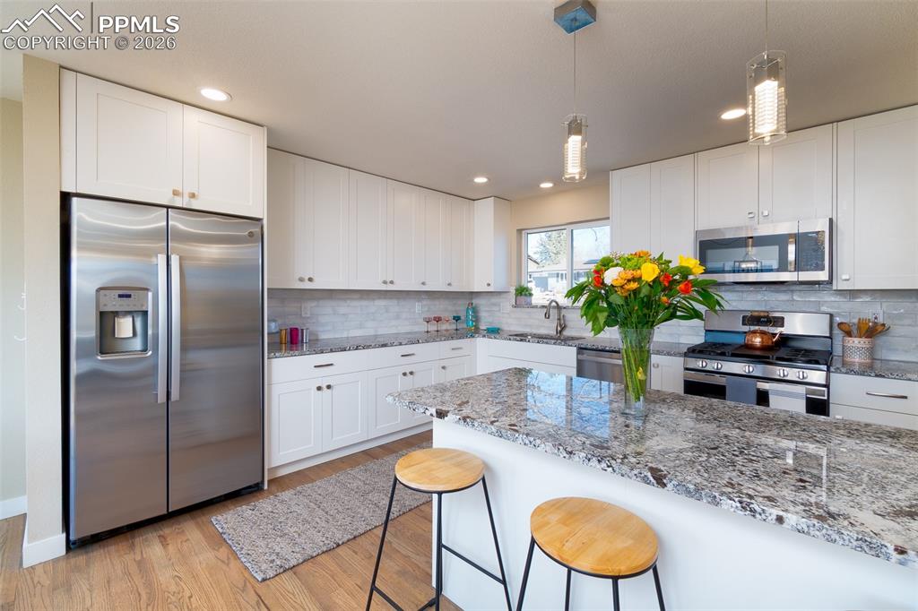 Image 25 of 50: Kitchen