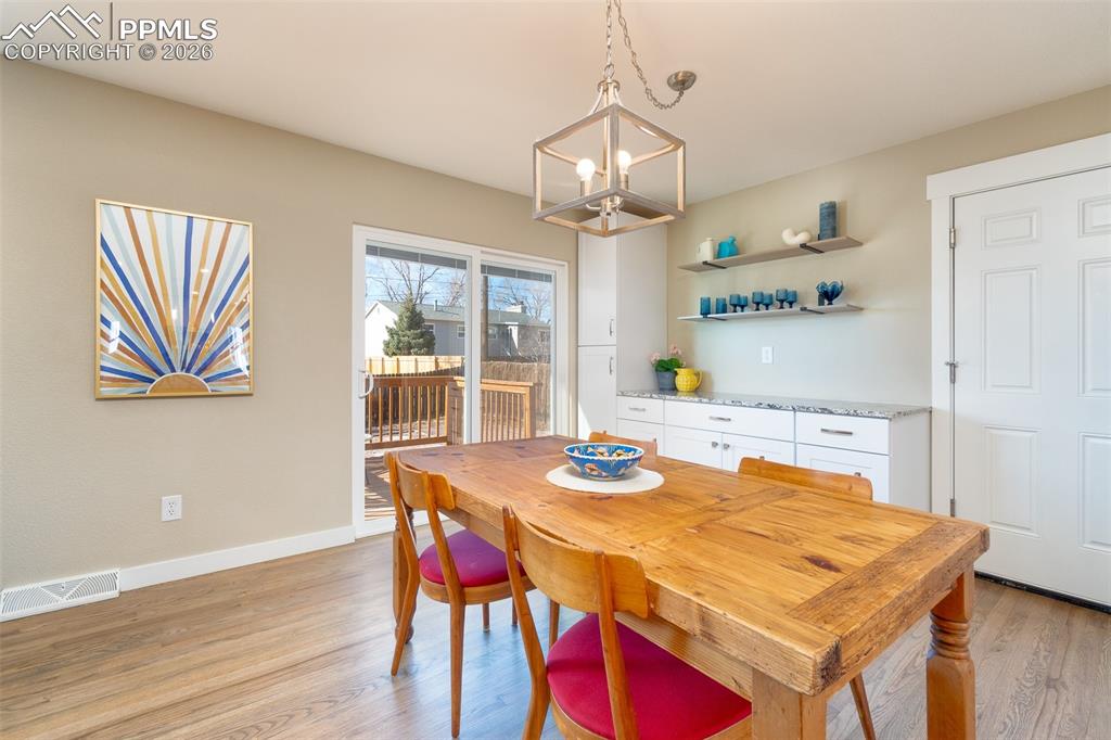 Image 26 of 50: Dining Area