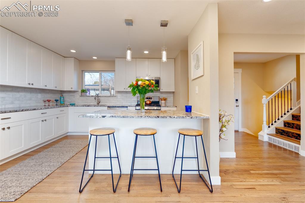 Image 28 of 50: Kitchen