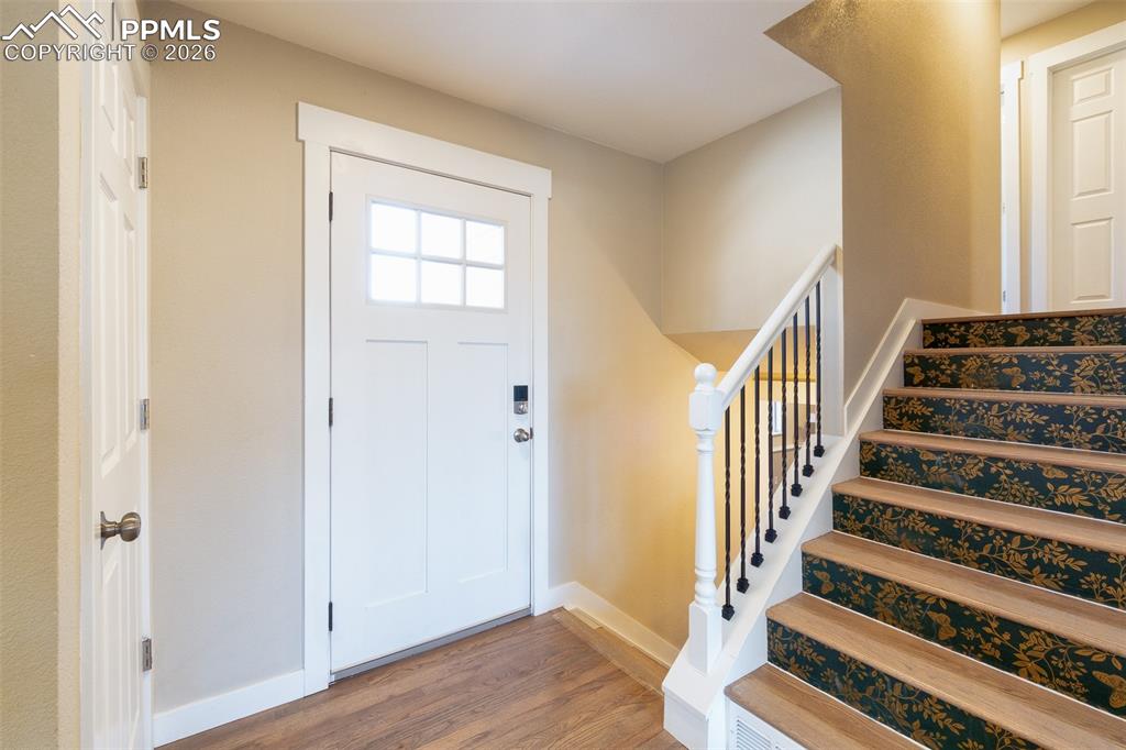 Image 34 of 50: Entry