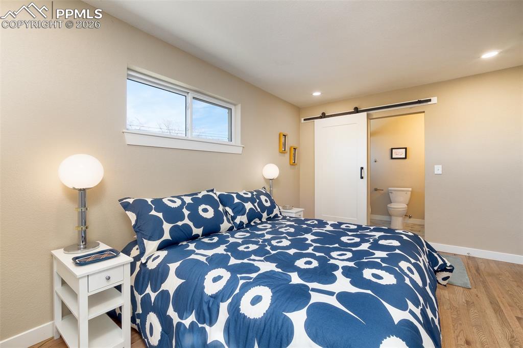 Image 36 of 50: Bedroom