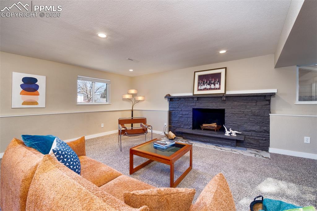 Image 4 of 50: Living Room