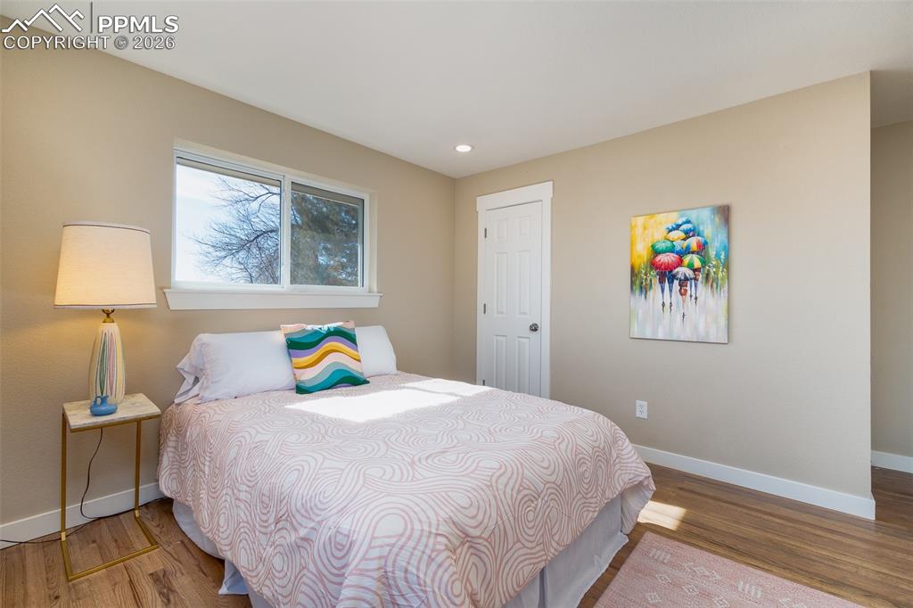 Image 41 of 50: Bedroom