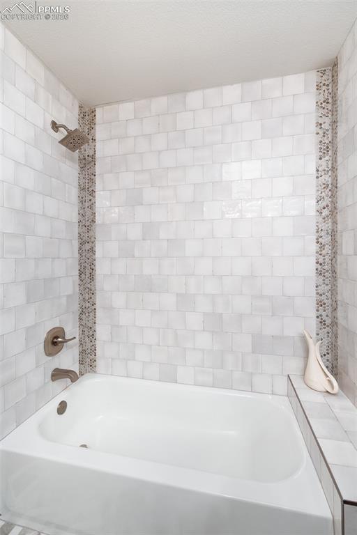 Image 43 of 50: Bathroom