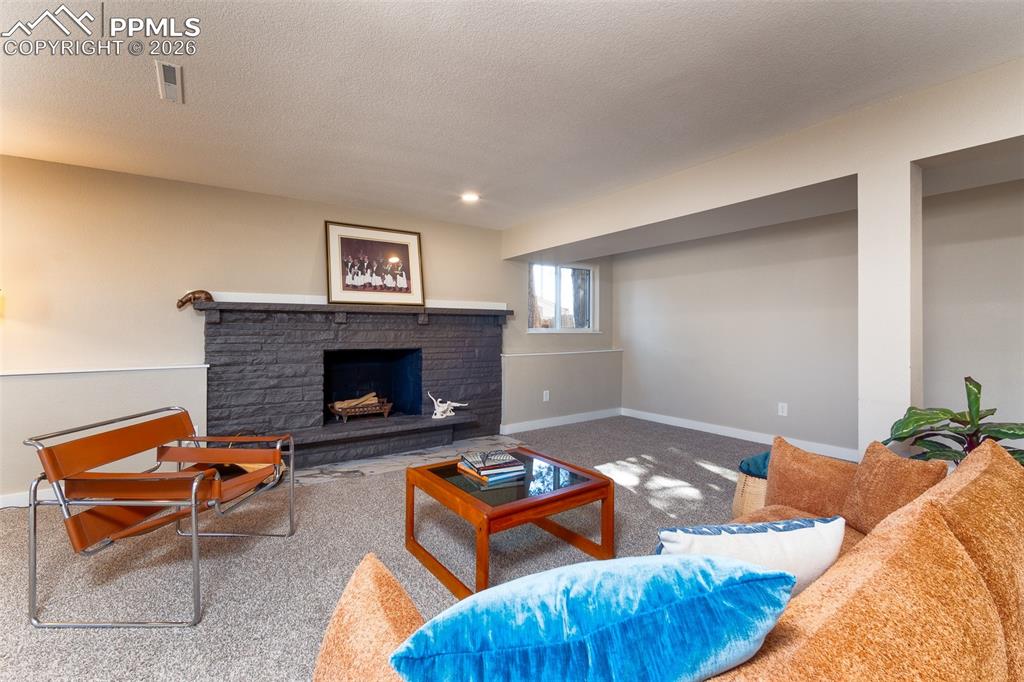 Image 44 of 50: Living Room