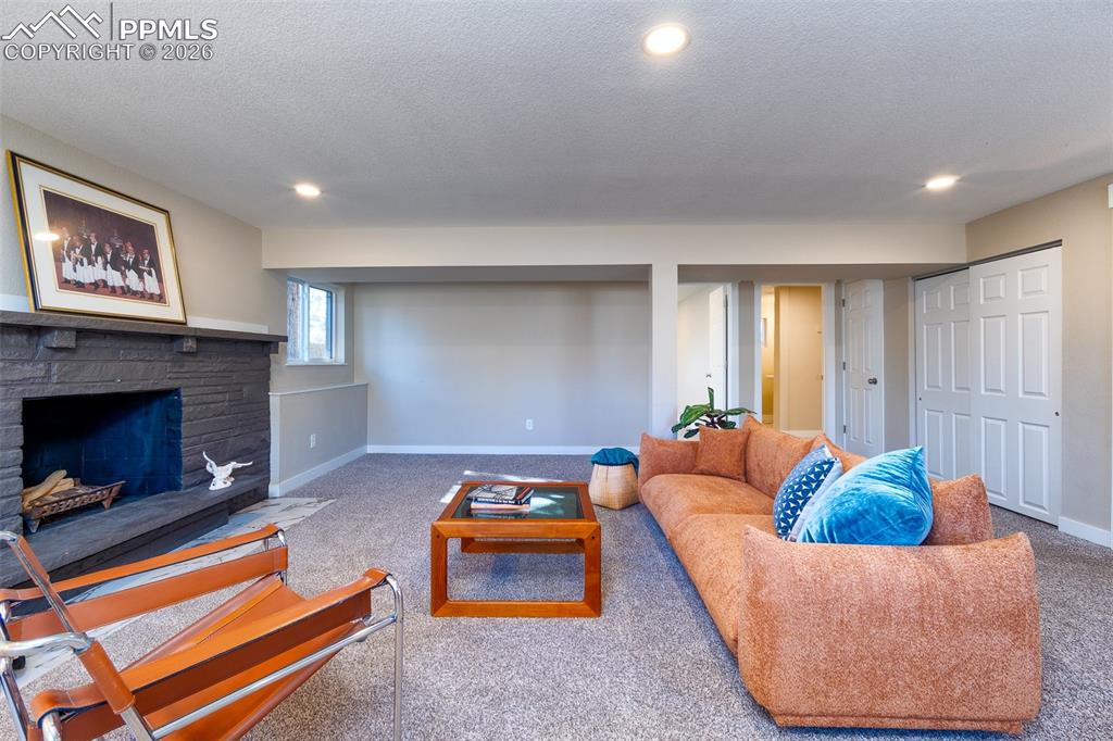 Image 45 of 50: Living Room