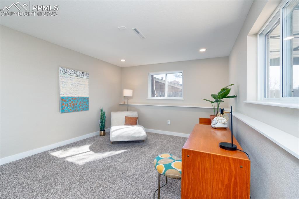 Image 47 of 50: Sitting Room