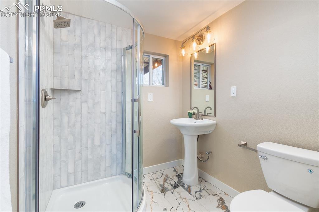 Image 49 of 50: Bathroom