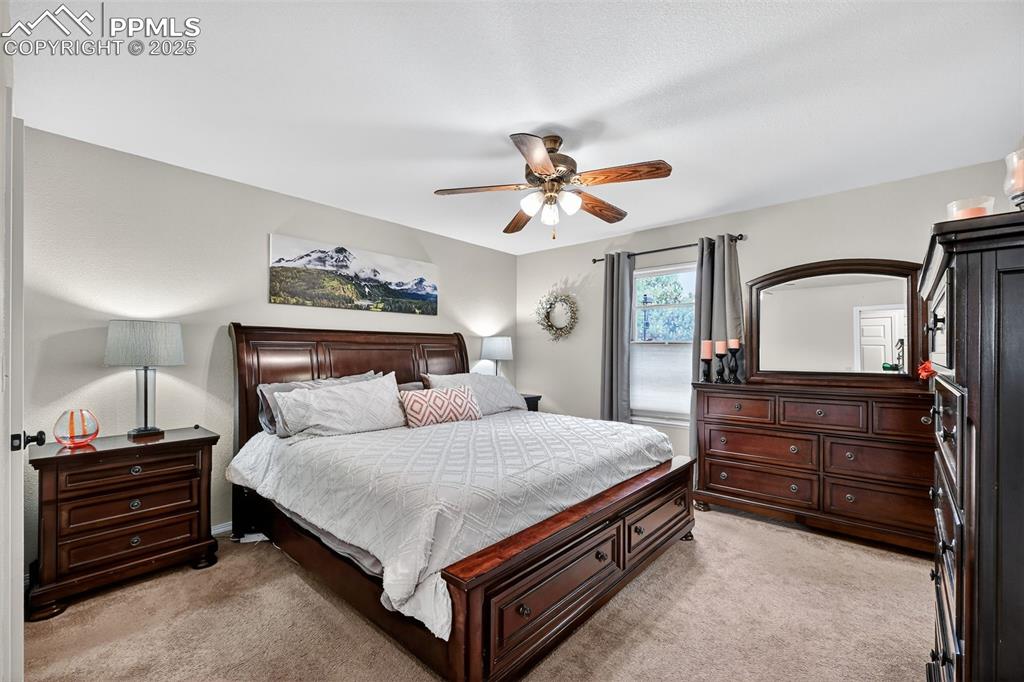 Image 10 of 25: Bedroom