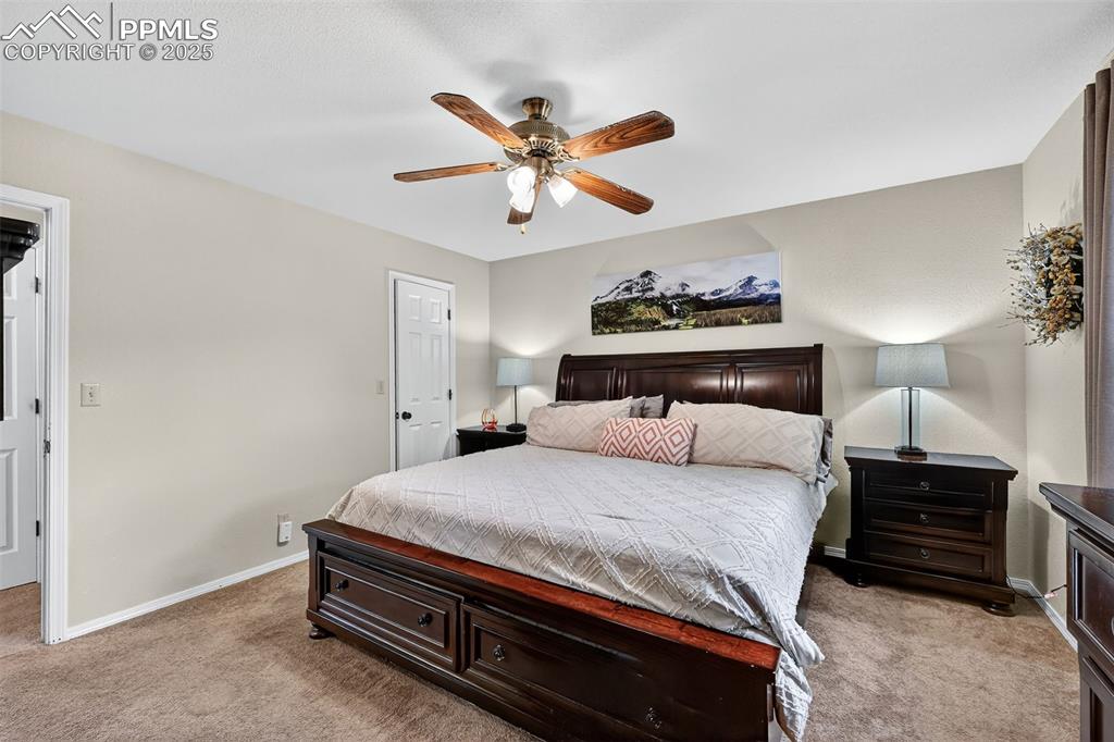 Image 11 of 25: Bedroom