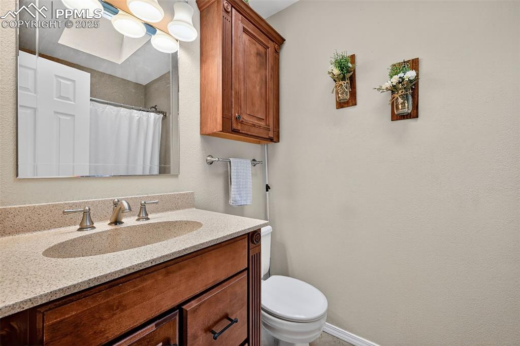 Image 14 of 25: Bathroom