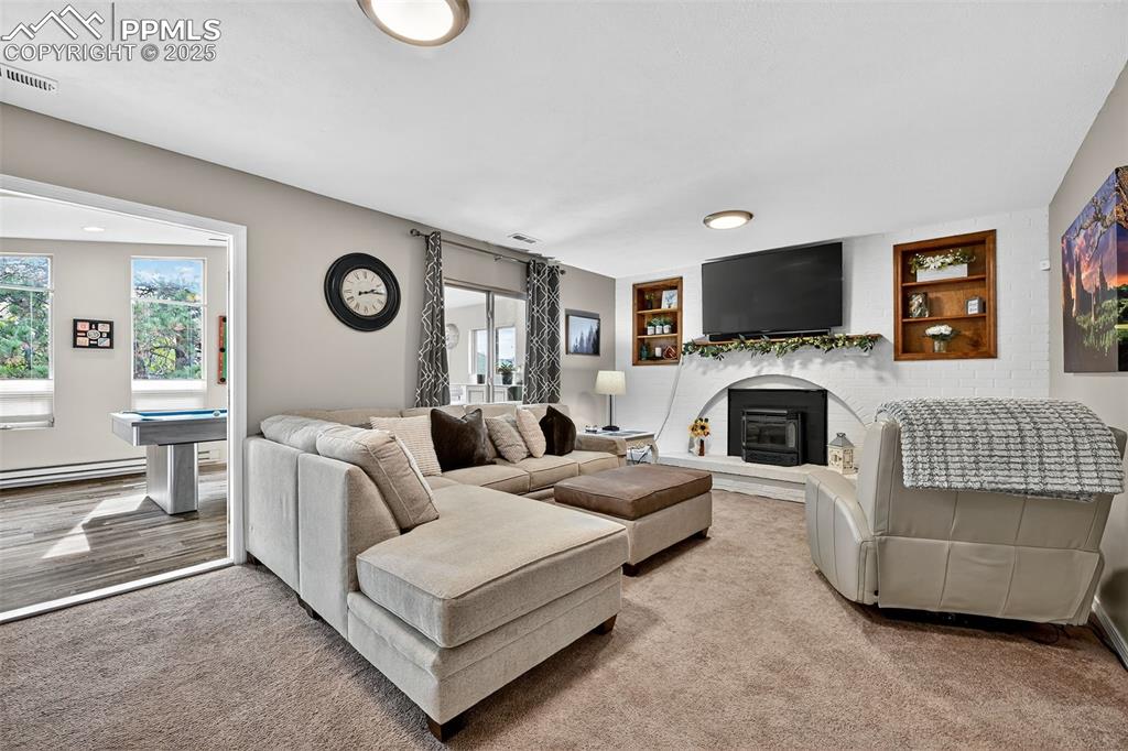 Image 4 of 25: Living Room