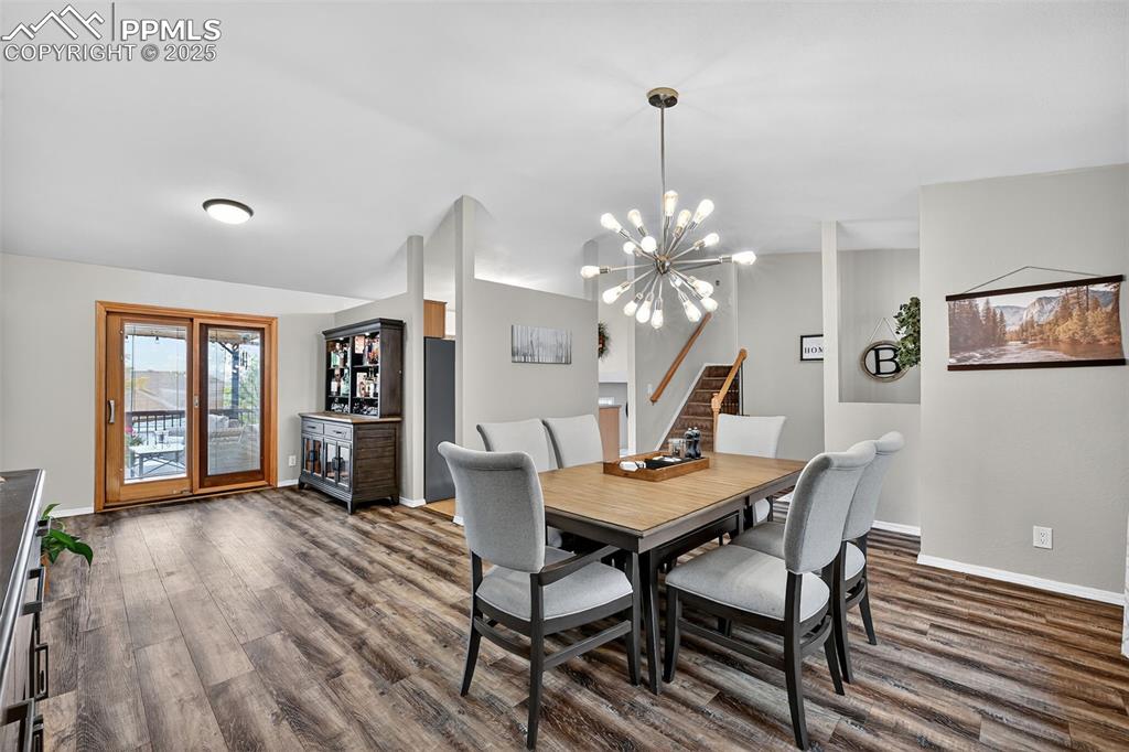 Image 6 of 25: Dining Area