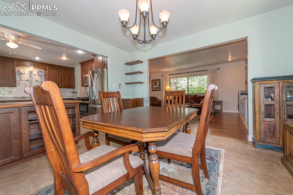 Image 10 of 49: Dining Area