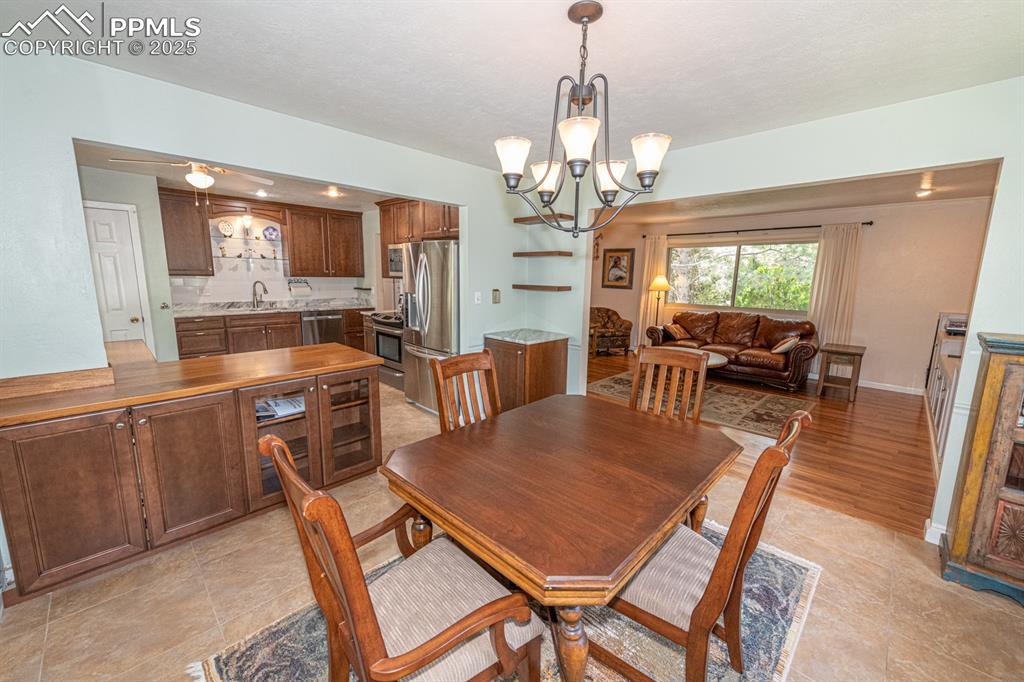 Image 11 of 49: Dining Area