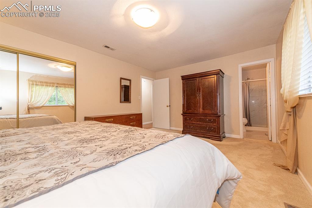 Image 14 of 49: Bedroom