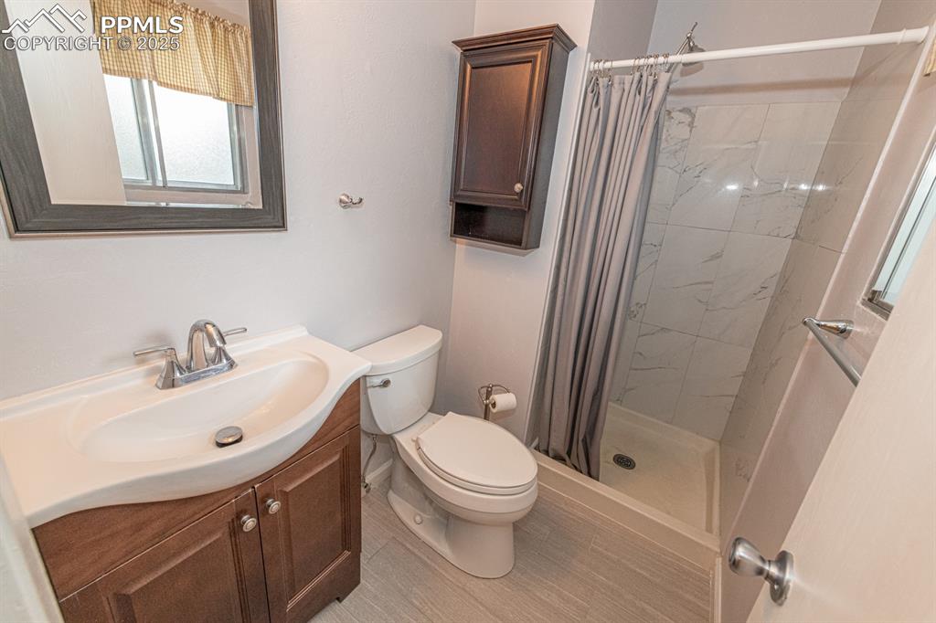 Image 15 of 49: Bathroom