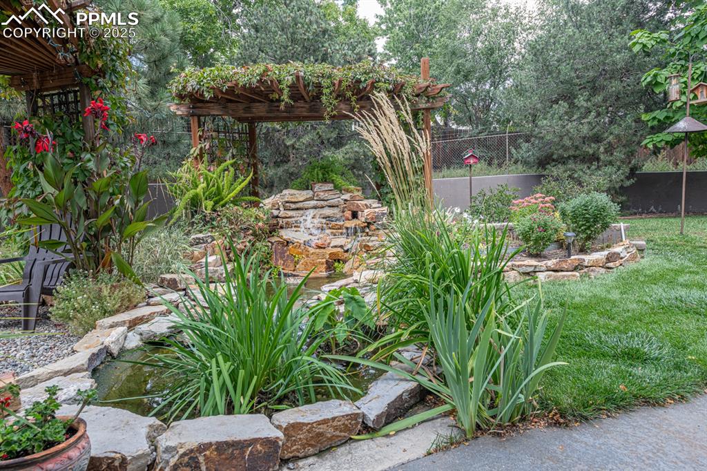 Image 20 of 49: Yard