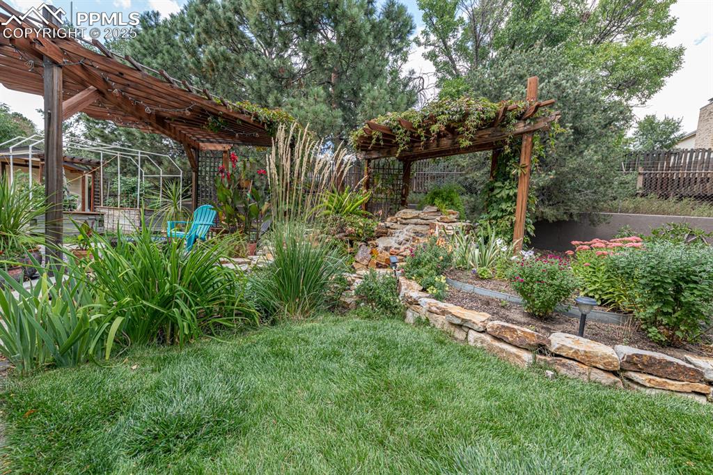 Image 21 of 49: Yard