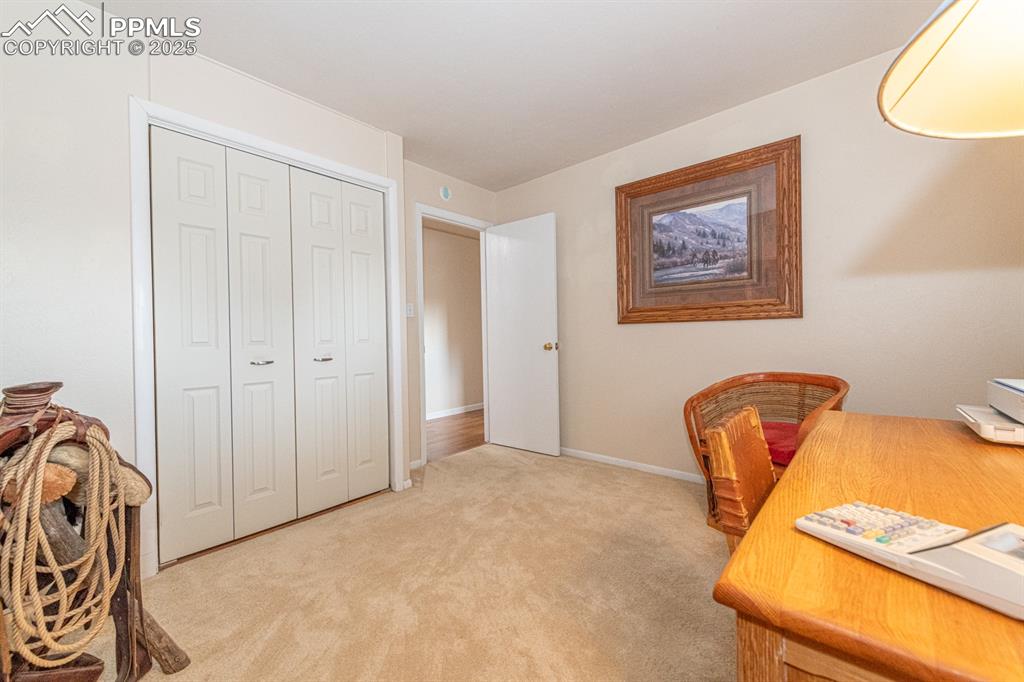 Image 25 of 49: Office