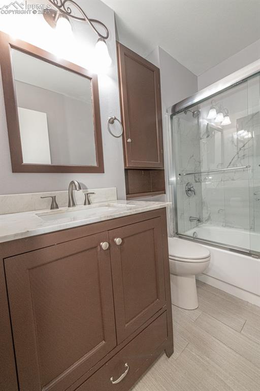 Image 26 of 49: Bathroom