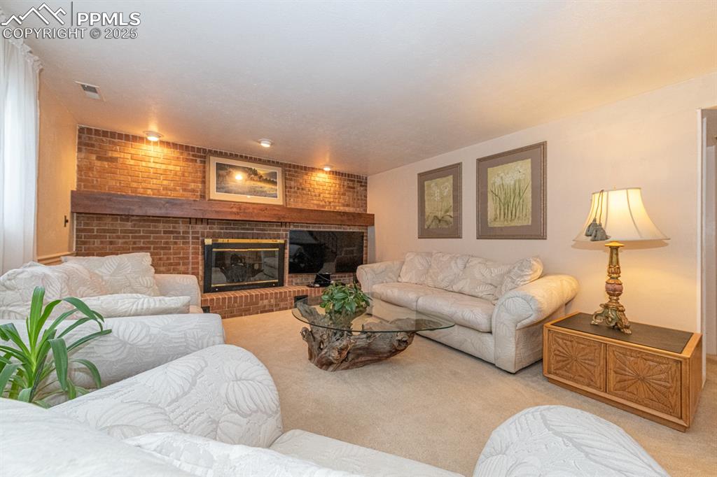 Image 31 of 49: Living Room