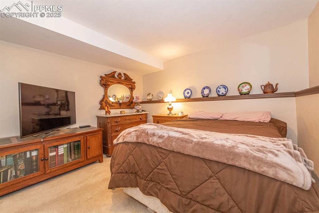 Image 34 of 49: Bedroom