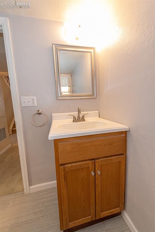 Image 37 of 49: Bathroom