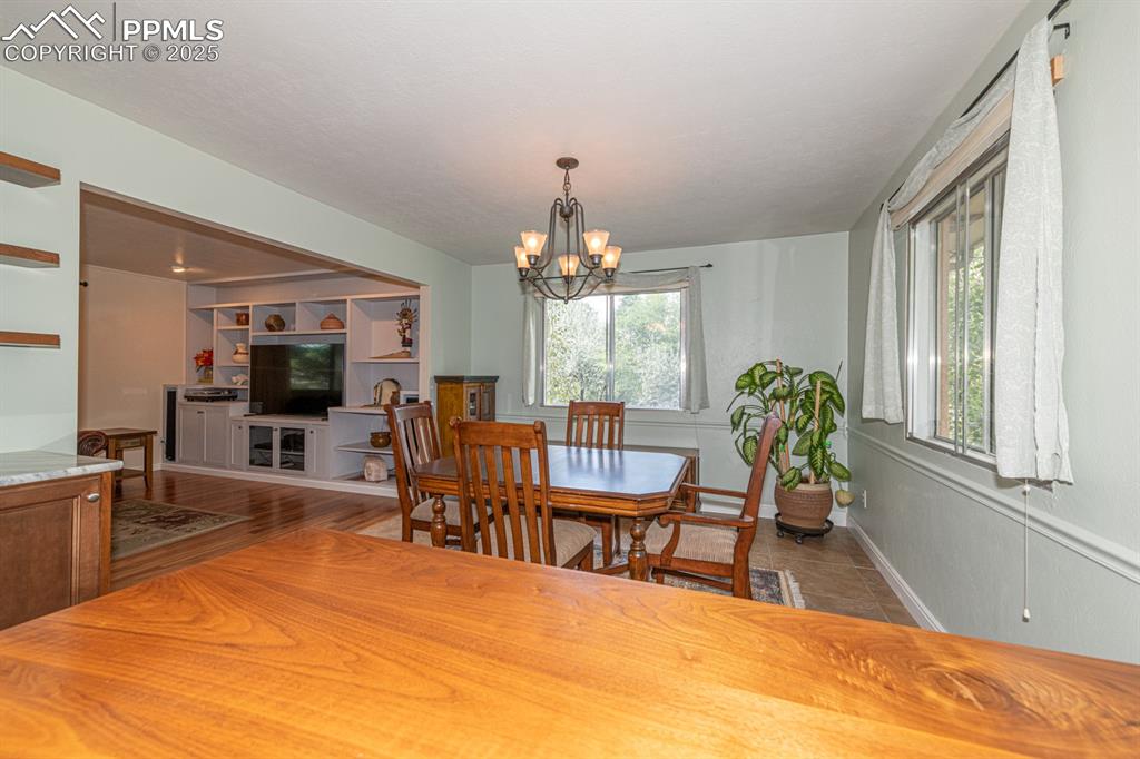 Image 9 of 49: Dining Area