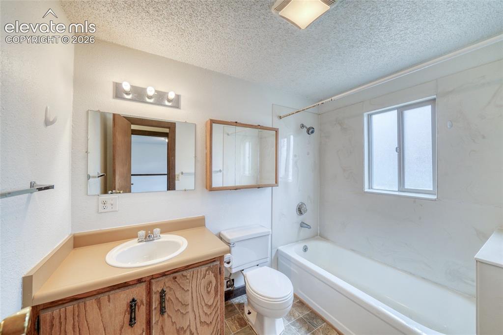 Image 16 of 48: Bathroom