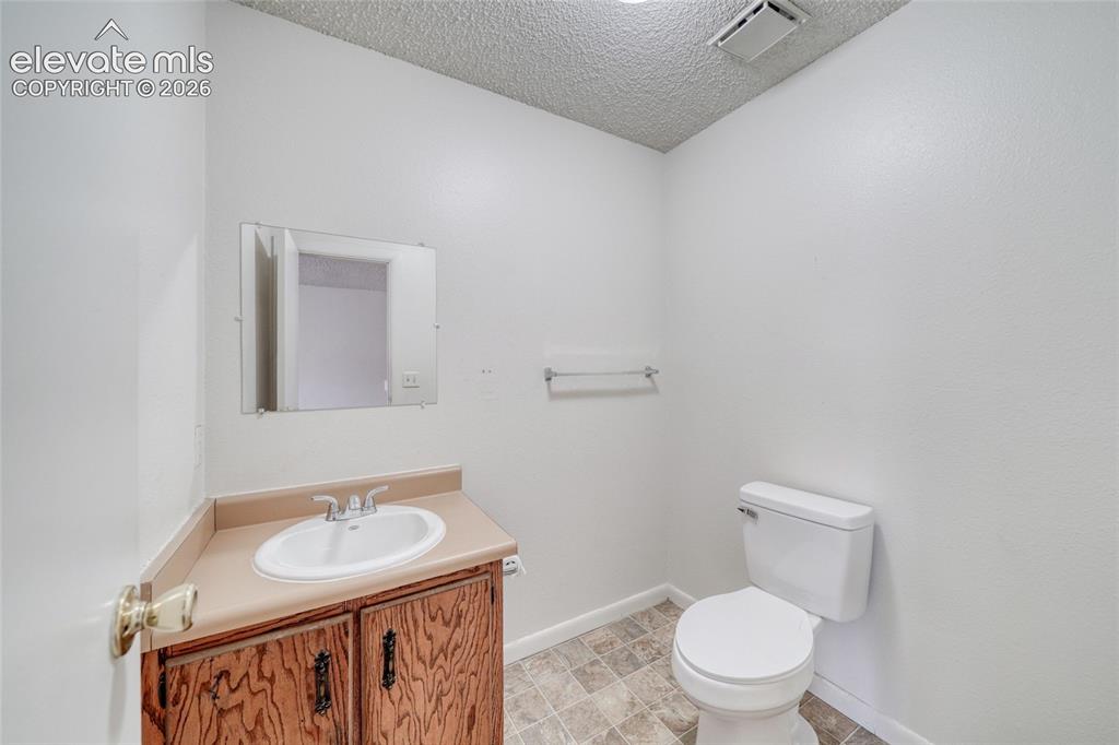 Image 33 of 48: Bathroom