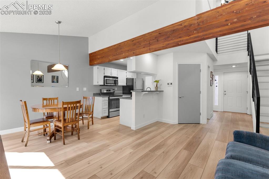 Image 15 of 50: Open Concept