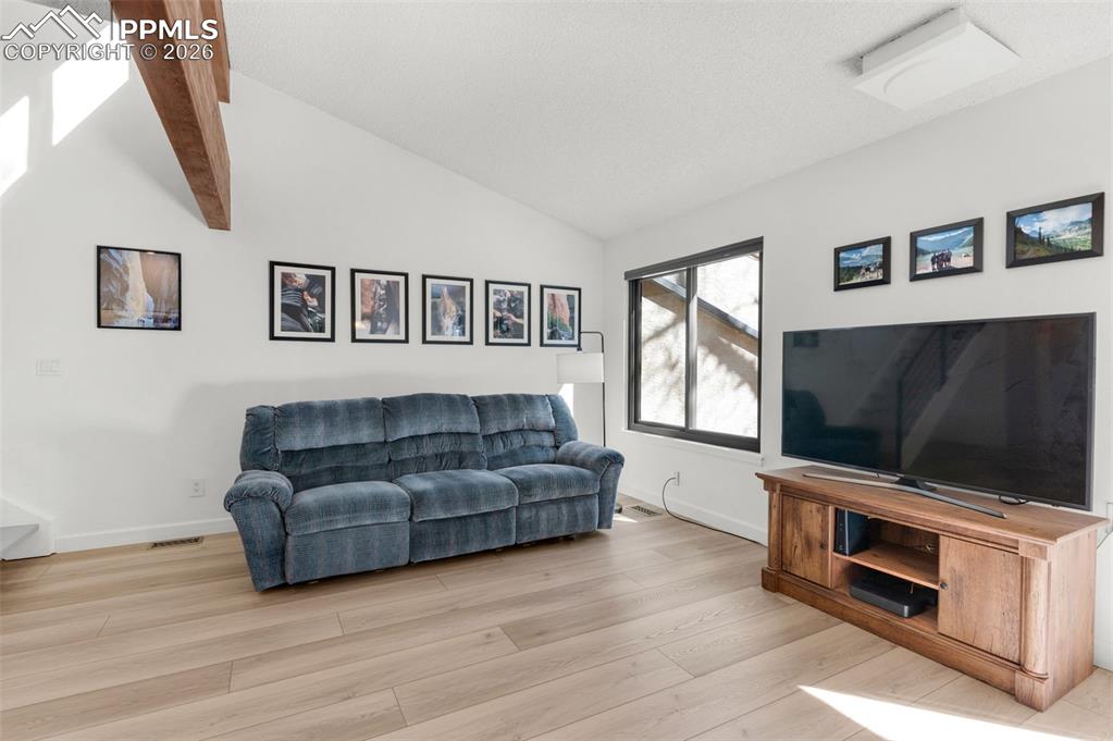 Image 16 of 50: Open And Bright