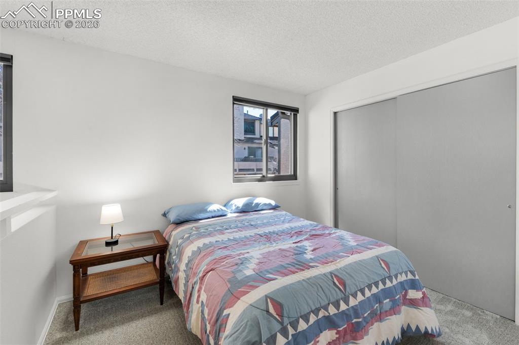 Image 34 of 50: Loft Bedroom