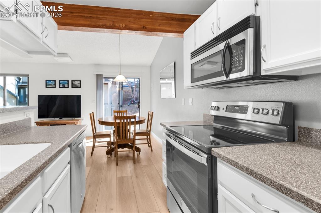 Image 8 of 50: Low Maintenance Corian Counters