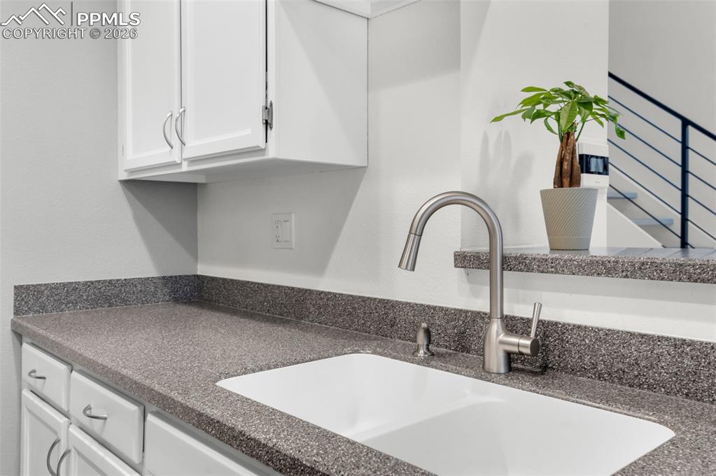 Image 9 of 50: Modern Design