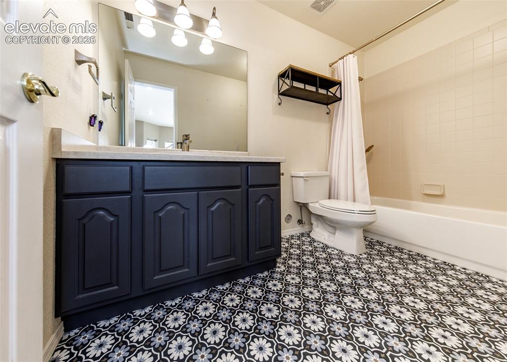 Image 38 of 48: Main Floor Bathroom