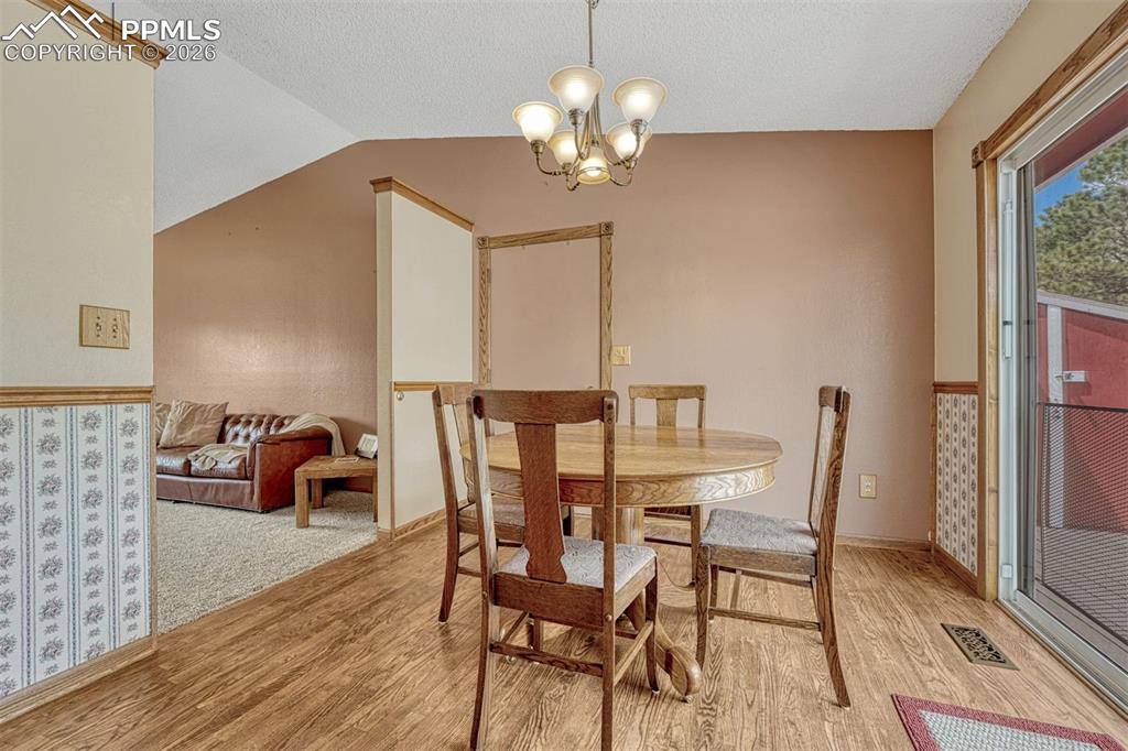 Image 18 of 48: Dining Area