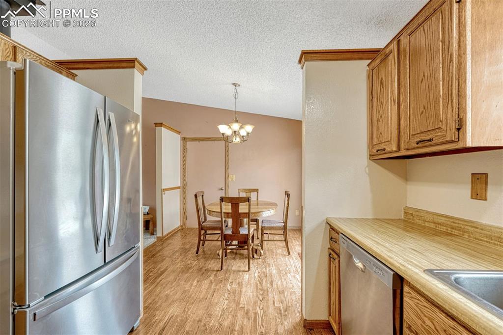 Image 20 of 48: Kitchen