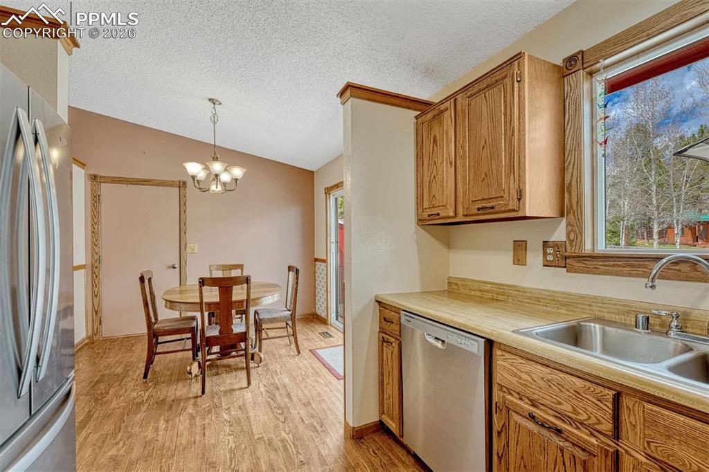 Image 21 of 48: Kitchen