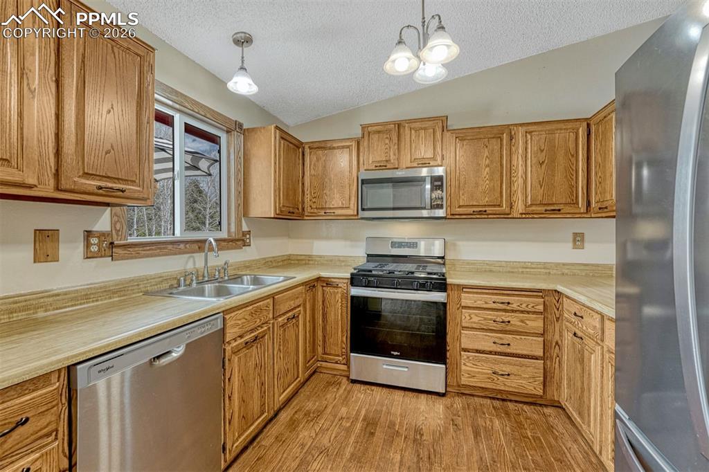 Image 4 of 48: Kitchen