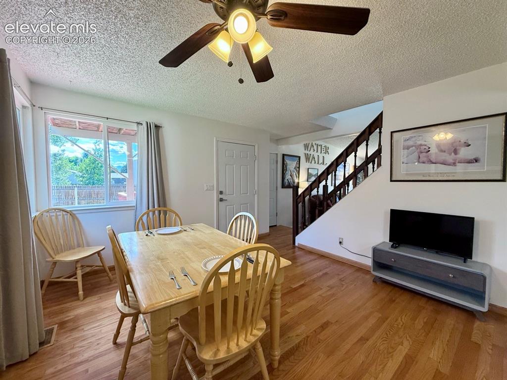 Image 12 of 27: Dining Area
