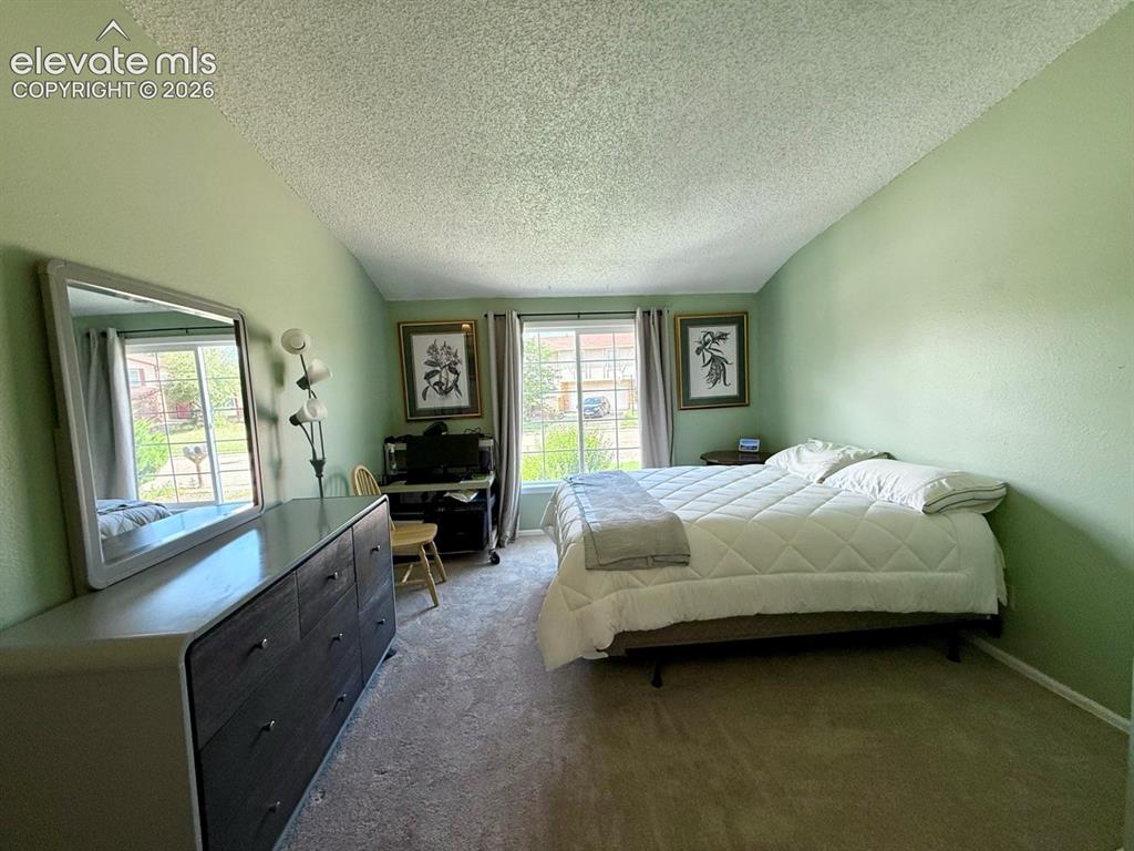 Image 14 of 27: Bedroom