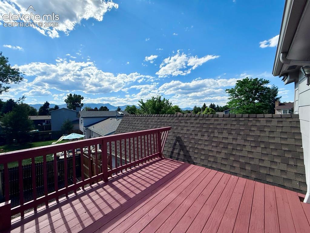 Image 21 of 27: Deck