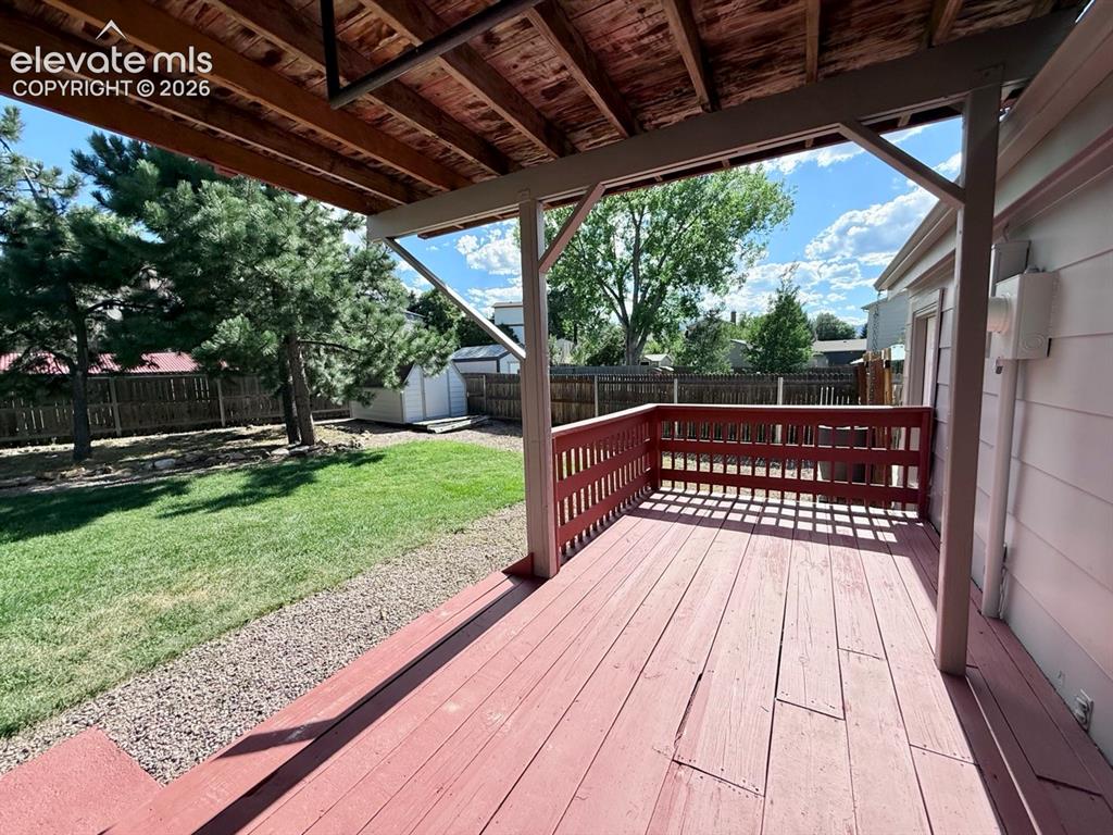 Image 22 of 27: Deck