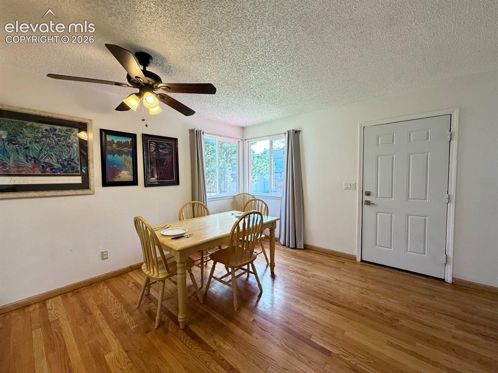 Image 5 of 27: Dining Area