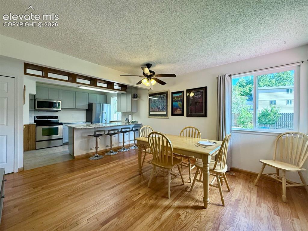 Image 6 of 27: Dining Area